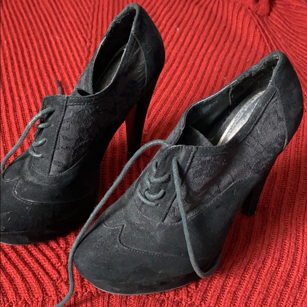 Black platform oxford style heels!